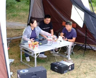 户外游出现稀奇事，烧烤禁区游客尽情烧烤，竟然无人制止？